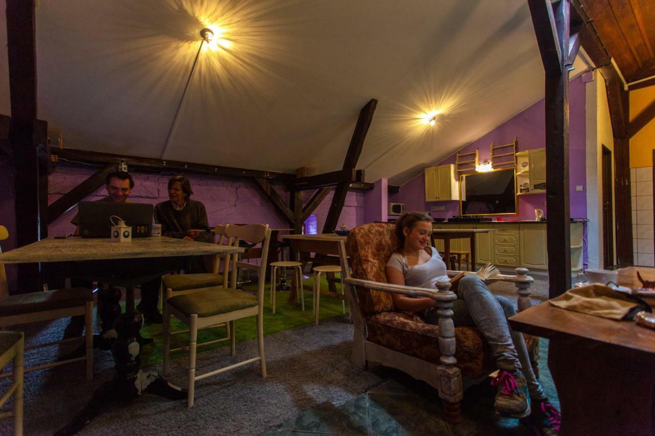 Locomotive Hostel - Wroclaw — Photos 1